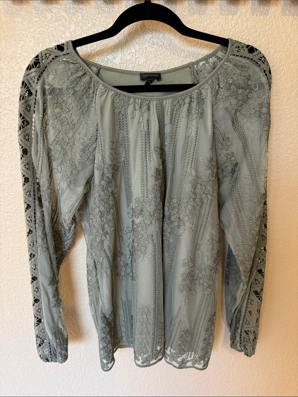 Women’s Lace Overlay Long-Sleeve Top in Sage